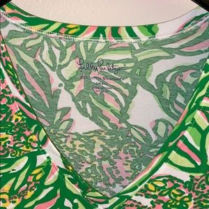 Lilly Pulitzer Tops - Lily Pulitzer V-neck Tee size small Lilly Pulitzer Tops - Lily Pulitzer V-neck Tee size small